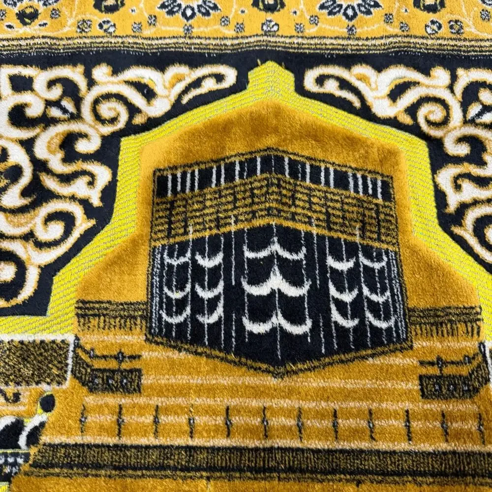 Vintage Muslim Prayer Rug/Tapestry Temple Pillars Good Condition Gold 44” x 27”